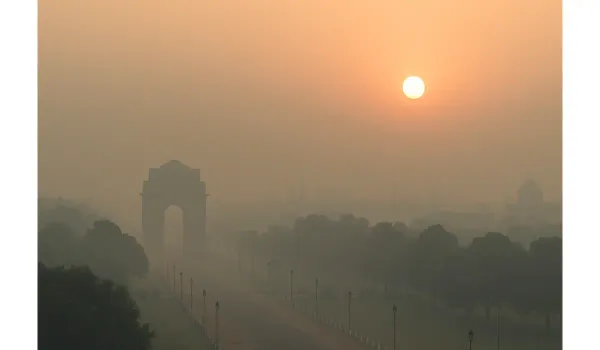 Delhi AQI sees minor relief under heavy smog